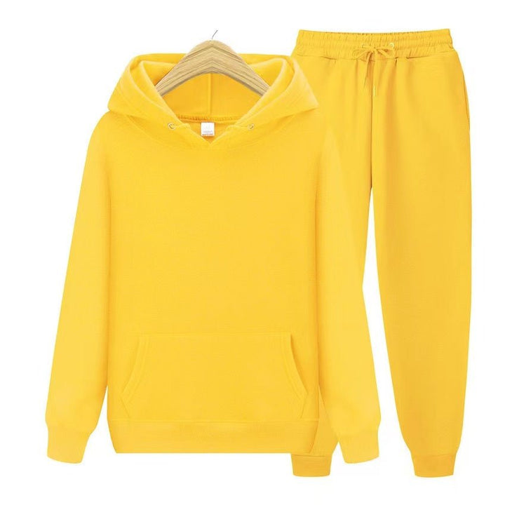 Women's relaxation outfit: a soft hoodie and matching joggers, designed for pure comfort and style.