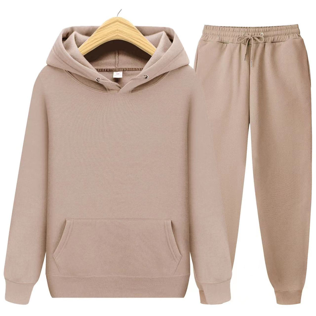 Relaxation ready: women's comfy sweatshirt and jogger set, perfect for cozy evenings and comfort wear.