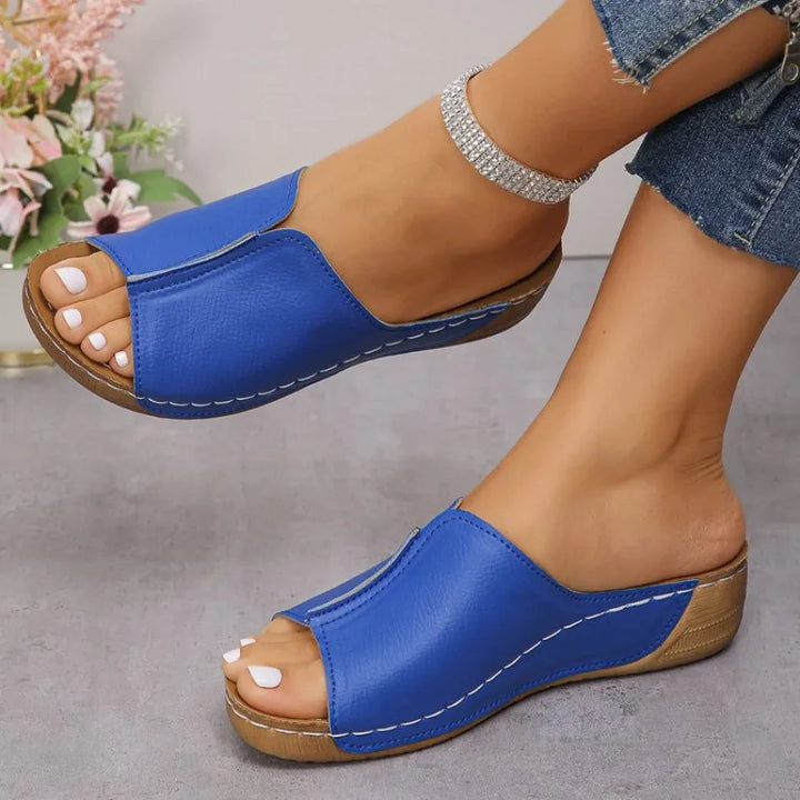 Casual women's outdoor wedge sandals with non-slip sole, perfect for easy summer wear.