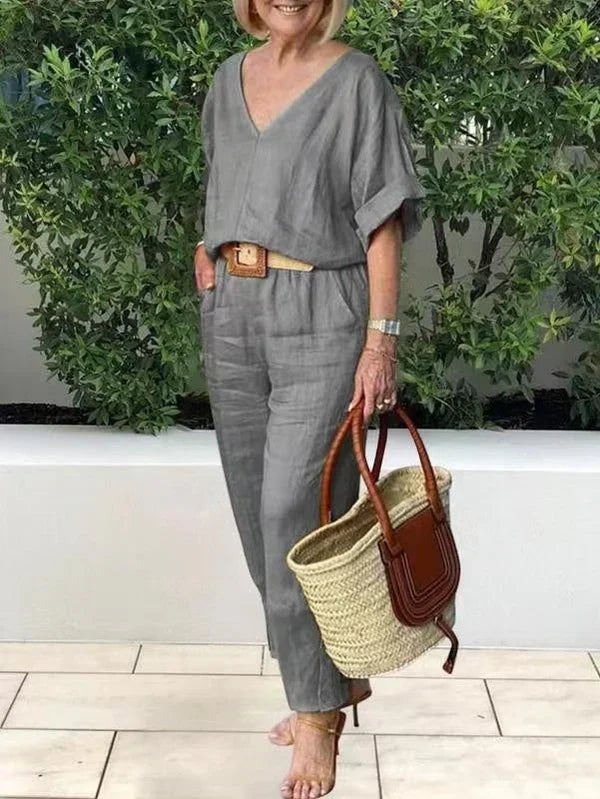 Breathable cotton linen women's two-piece outfit, perfect for a relaxed summer style.