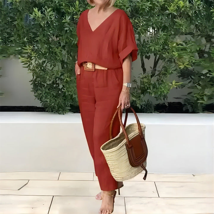 Chic women's cotton linen two-piece set, offering a relaxed yet stylish summer outfit.