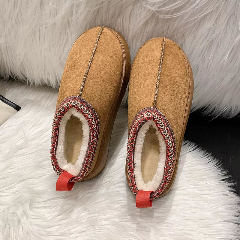 Casual women's winter slip-on mules, perfect as warm slippers for indoor & outdoor everyday wear.