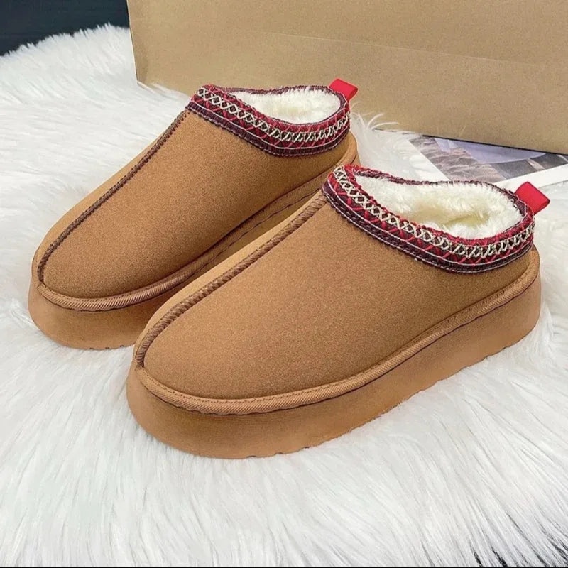 Cozy women's comfort mules, warm plush slip-on shoes for everyday indoor/outdoor wear.
