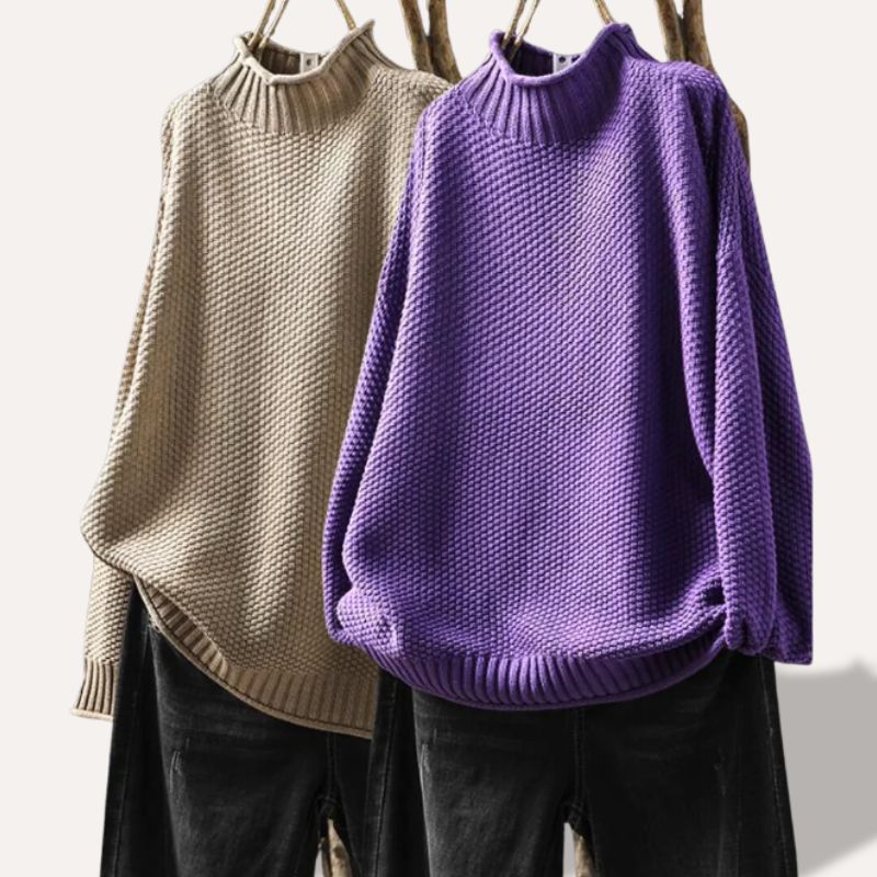 Women's cozy pullover sweater, long sleeve, comfortable and versatile for everyday fall and winter fashion.