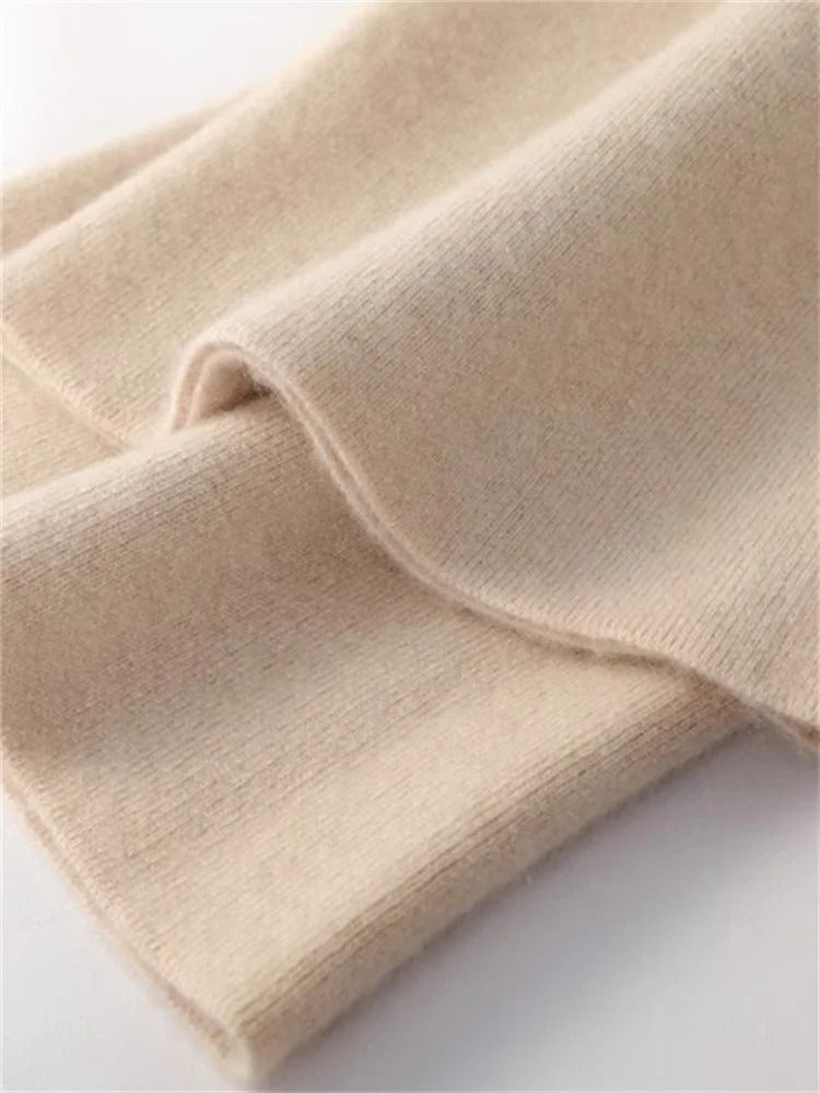 Comfortable women's high-waisted lounge pants in a cozy fabric, perfect for everyday casual style.