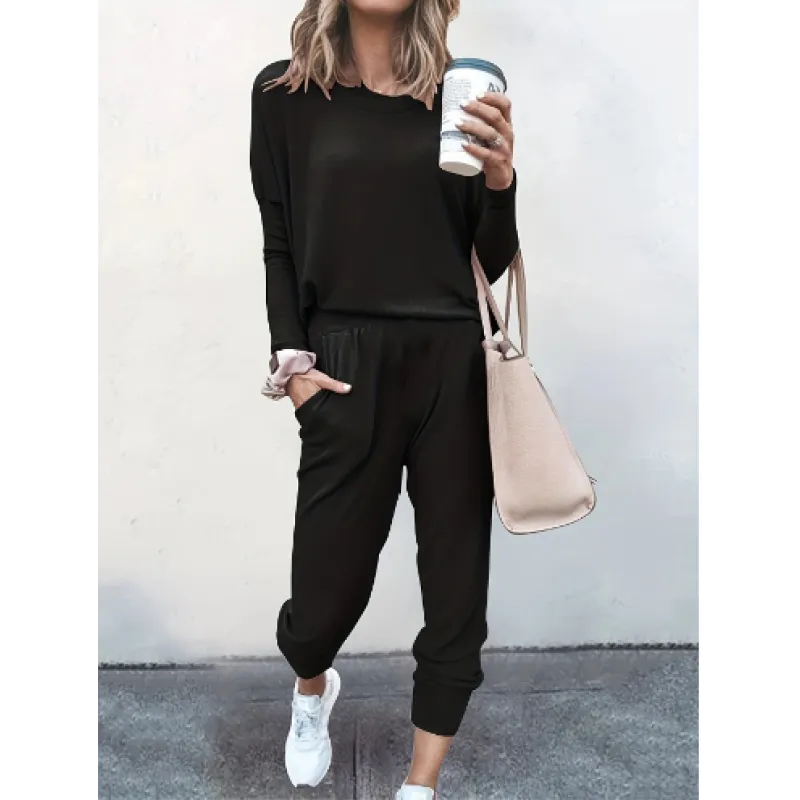 Stylish women's athleisure set with a cozy crew neck sweater & jogger pants. Ideal for casual outfits.