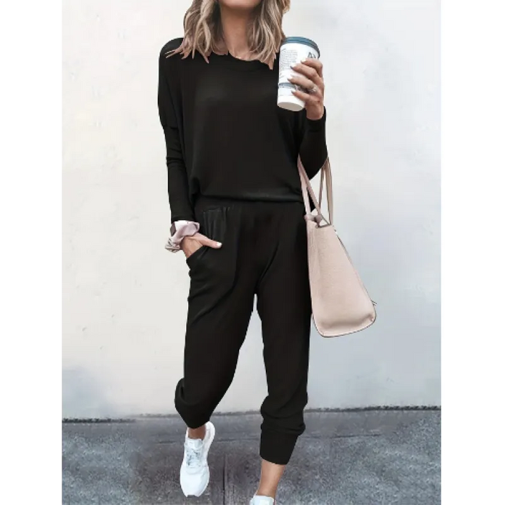 Stylish women's athleisure set with a cozy crew neck sweater & jogger pants. Ideal for casual outfits.