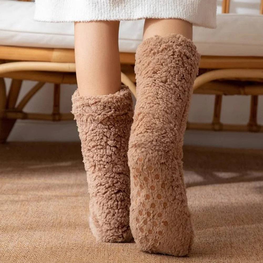 Comfortable women's non-slip slipper socks, perfect for relaxing at home. Soft, warm & durable lounge wear.