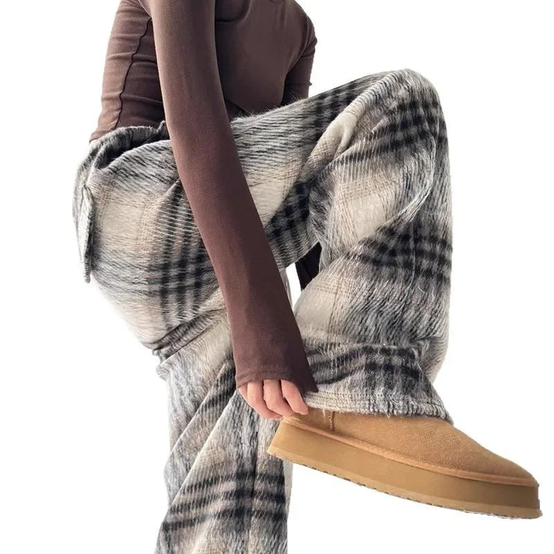 Relaxed fit women's plaid trousers with oversized pattern, ideal for casual fall & winter fashion.