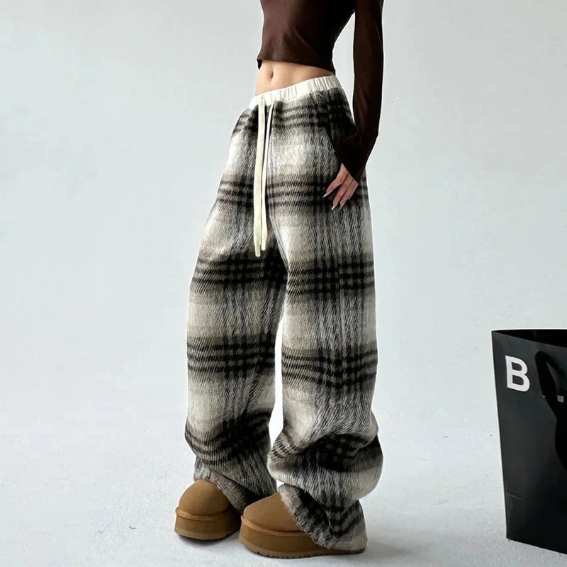 Comfortable women's wide-leg plaid trousers, a relaxed fit fashion staple for fall & winter.