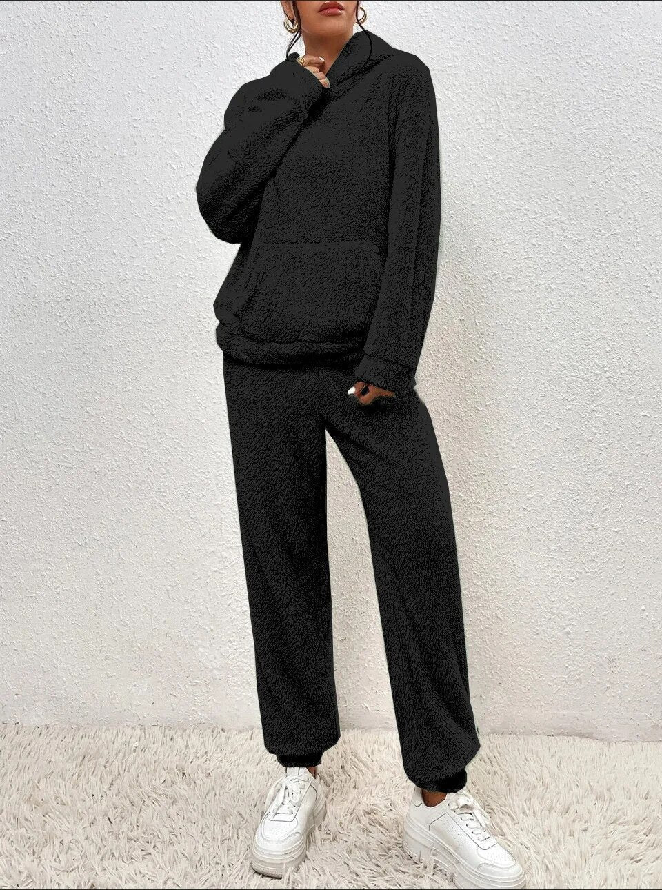New women's cozy plush loungewear set, ultimate comfort & casual style, perfect for cold days.