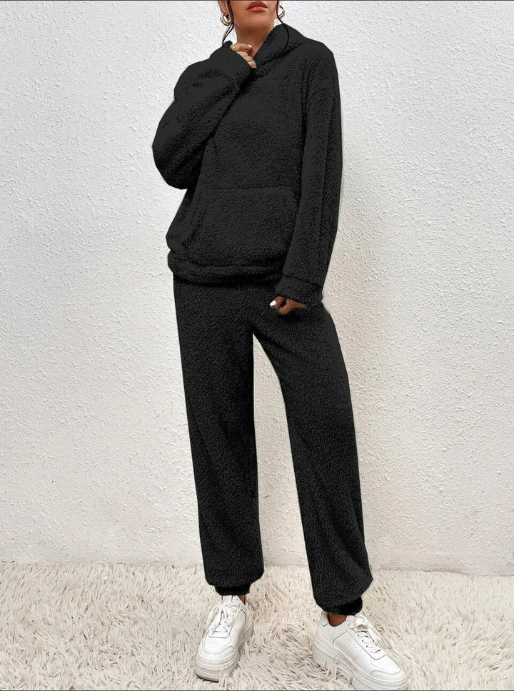 New women's cozy plush loungewear set, ultimate comfort & casual style, perfect for cold days.