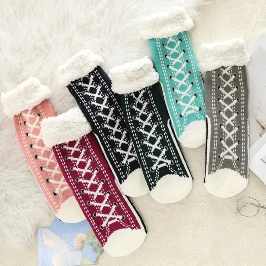 Premium cozy women's sneaker socks, plush and anti-slip. Designed for maximum comfort and everyday versatility.