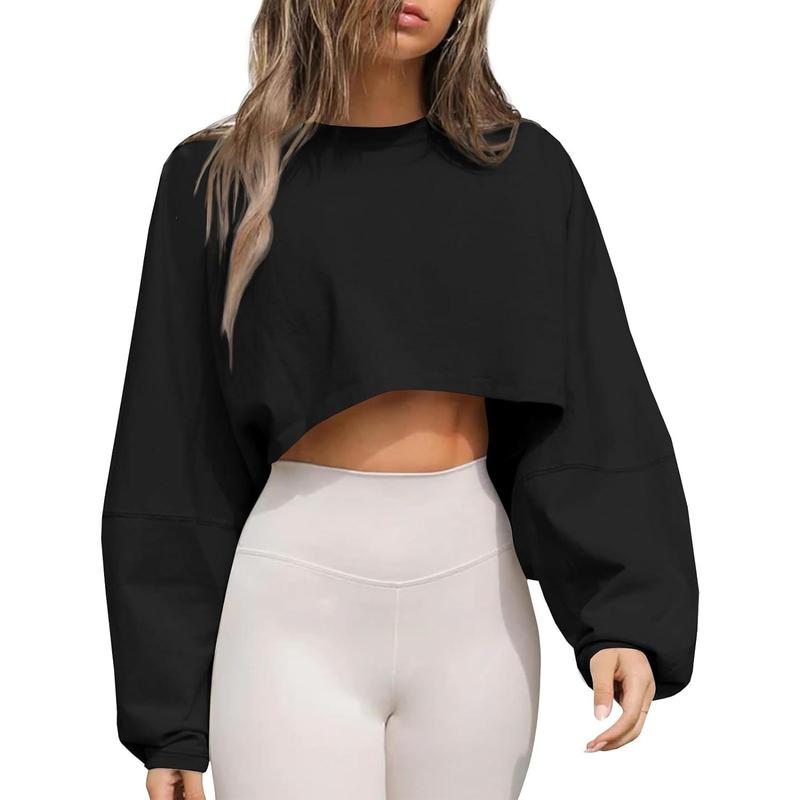Women's cropped oversized sweatshirt, a comfortable crewneck pullover for modern casual style.