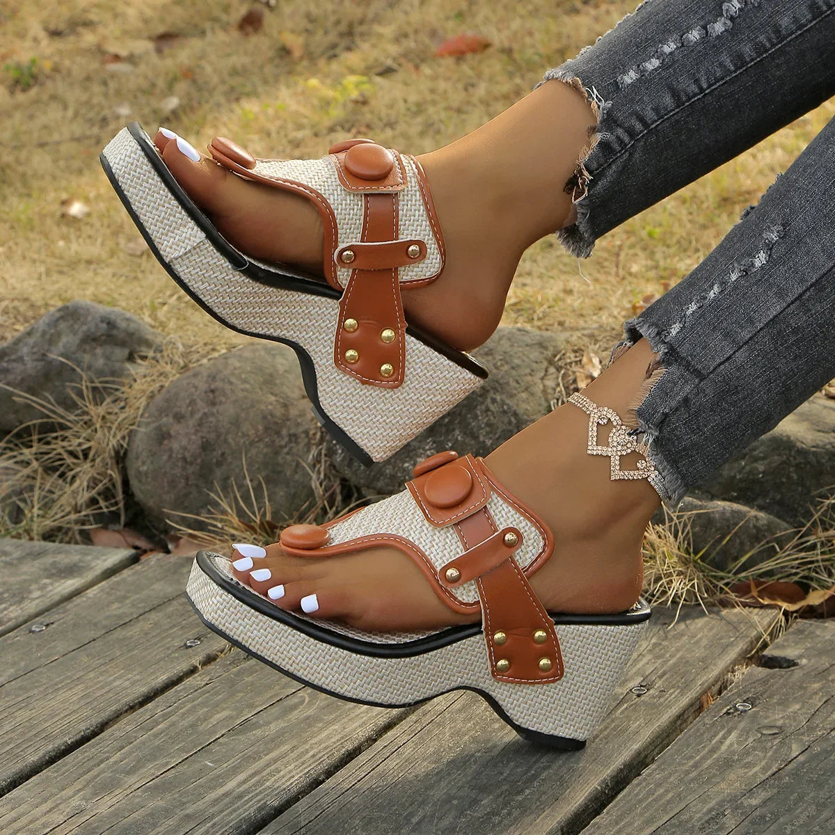 Women's elegant platform slides, plush cushioning and stylish stud details for a chic appeal.