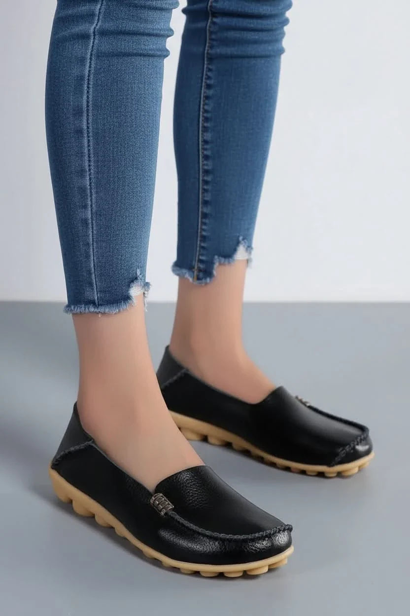 Women's cushioned round toe flats in black for all-day comfort & everyday wear.
