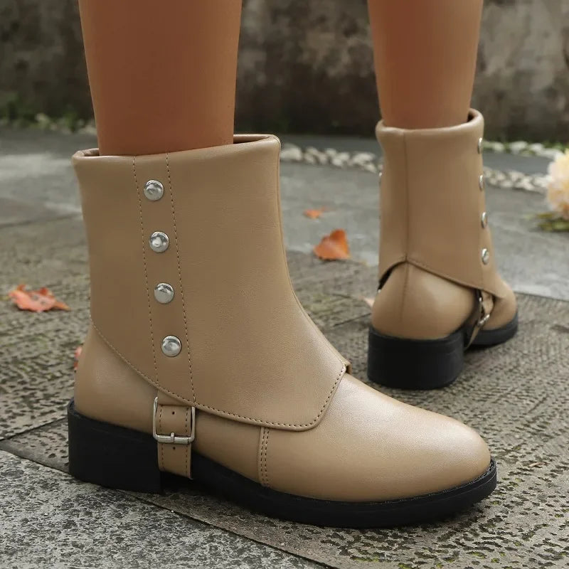 Versatile women's ankle boots with orthopedic support, perfect for stylish, comfortable everyday wear.