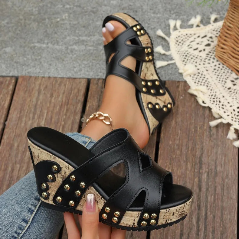 Stylish Davina Rise women's wedges; casual chic platform sandals, perfect for summer fashion.