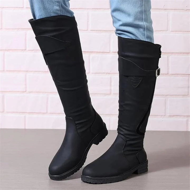 Fashionable women's boots, perfect for winter or casual outfits, featuring comfort gel insoles.