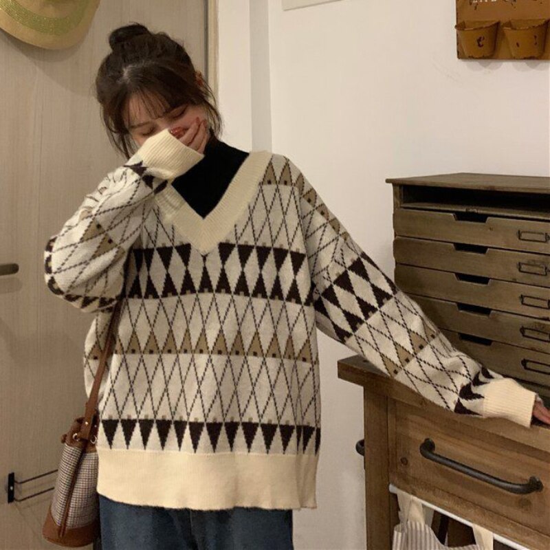 Round neck knit sweater for women, an aesthetic and versatile top for daily wear and fall fashion.