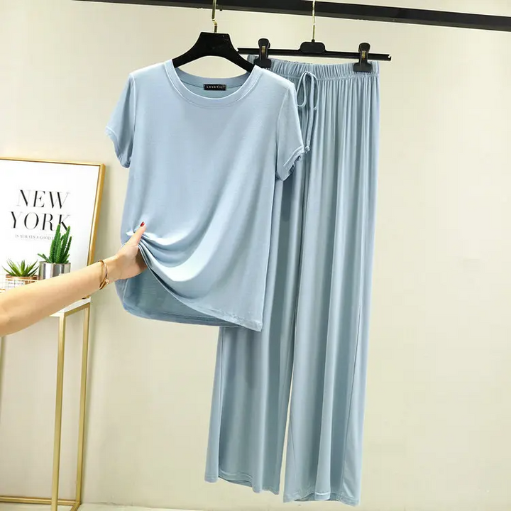 Soft & cozy women's two-piece lounge set, perfect for casual wear, offering everyday comfort and relaxed fit.
