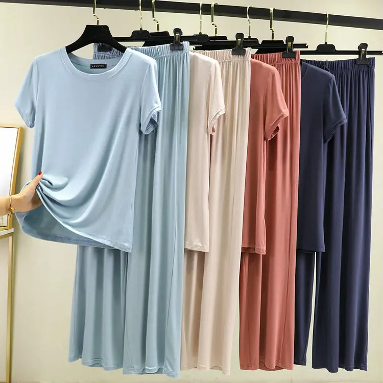 Stylish women's casual loungewear set: a comfortable two-piece outfit with a relaxed, elegant fit.