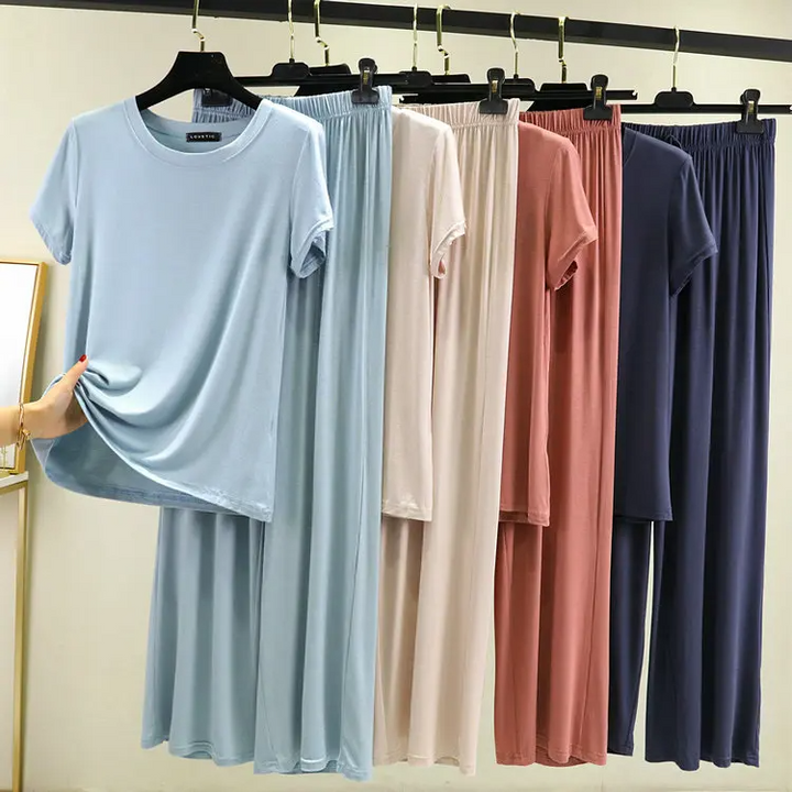 Stylish women's casual loungewear set: a comfortable two-piece outfit with a relaxed, elegant fit.
