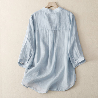 Stylish women's flowy button-down shirt. An effortless, comfortable blouse for versatile everyday outfits.