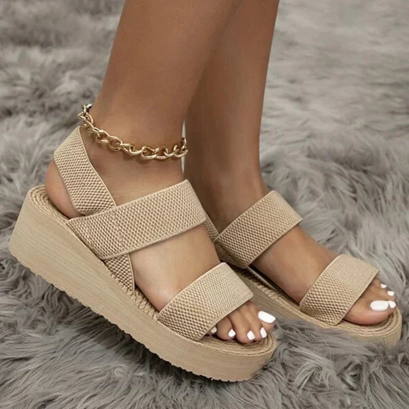 Women's open-toe flat sandals for warm weather. Effortless Ibiza style, light & comfortable, ideal for summer vacation and beach.