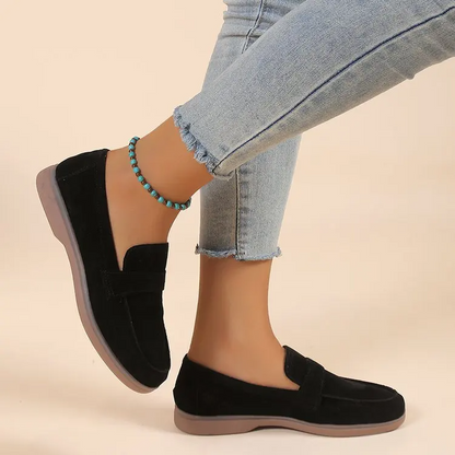 Effortless brown women's loafers, cushioned and perfect as slip-on dress shoes for a polished look.