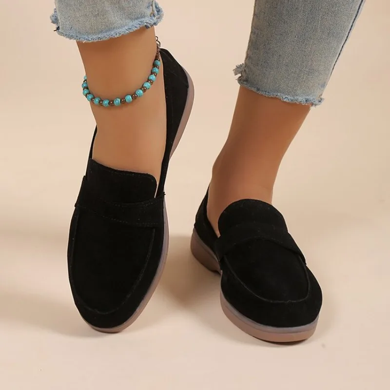 Comfortable black women's loafers, featuring anti-slip soles for secure and stylish everyday wear.
