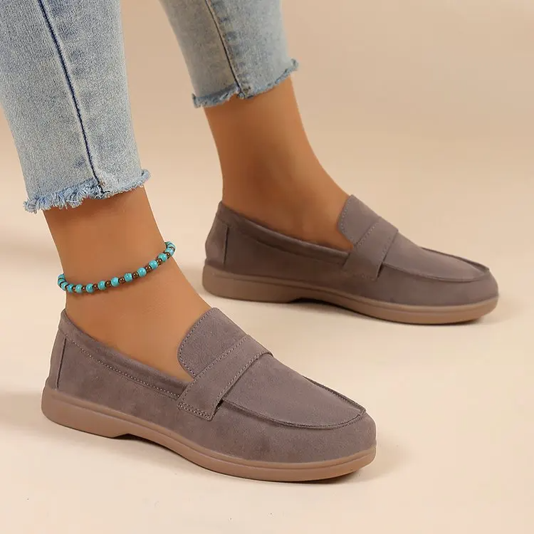 Green women's casual loafers, designed for everyday comfort and a chic, polished look.