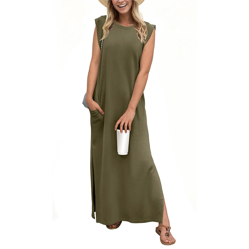 Comfortable women's boho maxi dress. Sleeveless floral print, ideal as a flowy beach and summer vacation outfit.