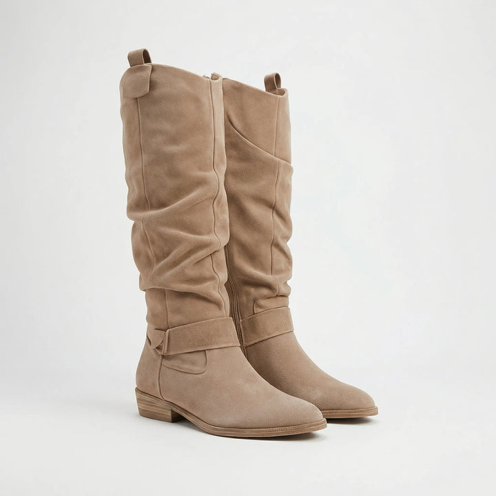 Classic women's knee-high boots featuring a practical side zipper and sturdy block heel, ideal for winter.