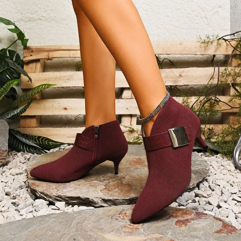 Comfortable women's black pointed heels with superior cushioning, ideal for all-day wear.