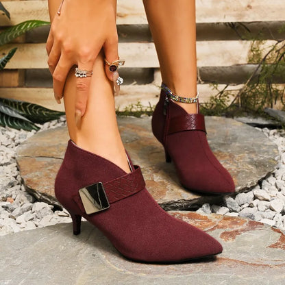 Fashionable women's black pointed dress shoes with cushioned comfort, versatile for any outfit.