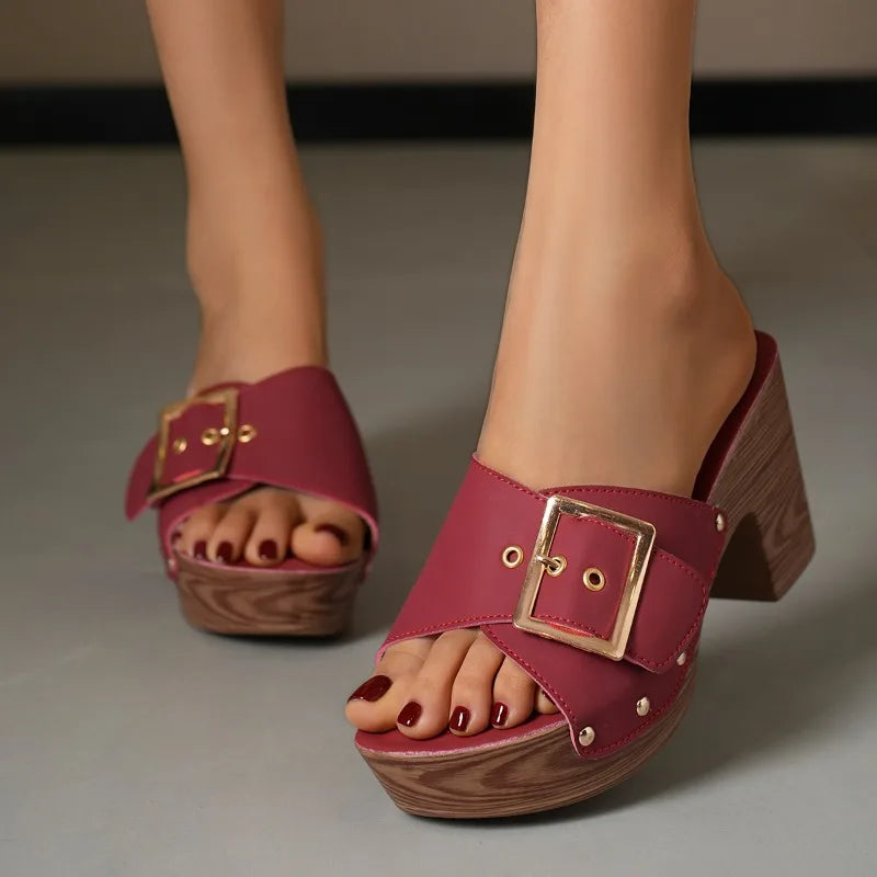 Elegant women's block heel slides, featuring a sophisticated buckle, ideal for dressing up or down.