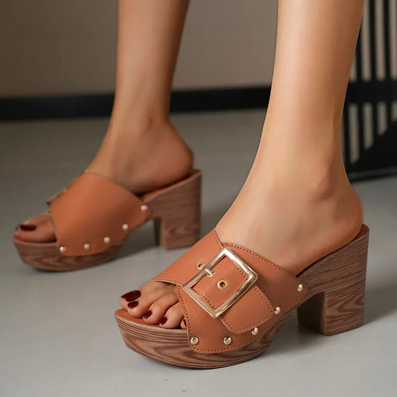 Sophisticated women's buckle slides with a sturdy block heel, combining comfort and fashion for summer.