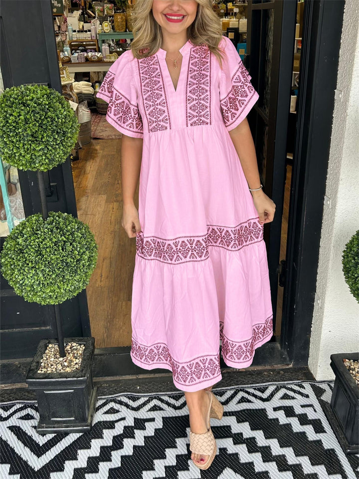 Light and elegant women's embroidered boho midi dress, excellent for spring outings and warm summer days.