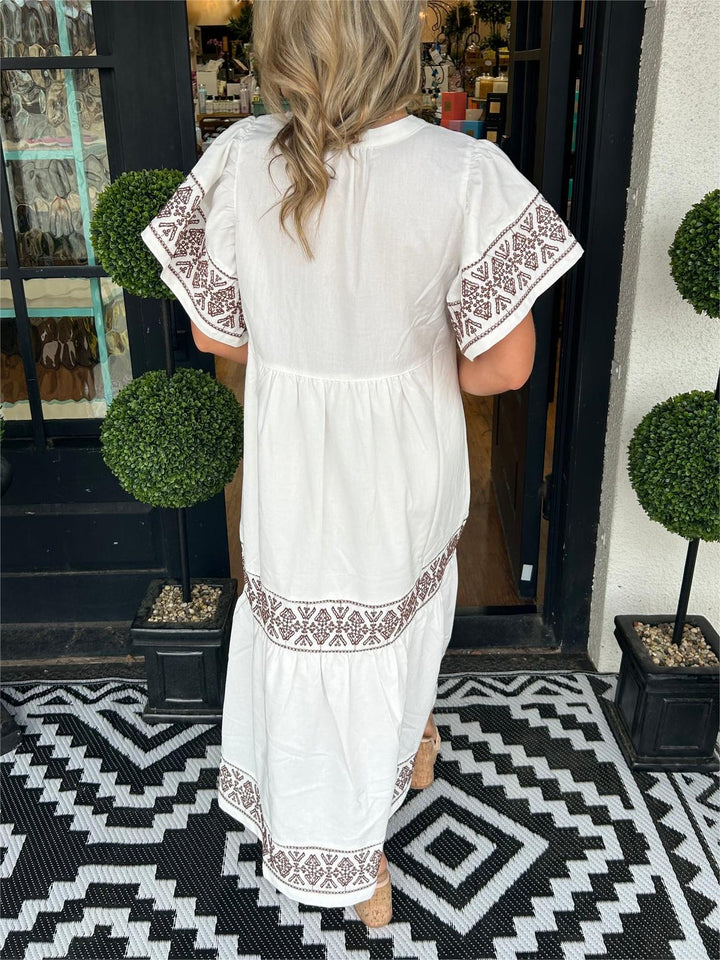 Chic women's embroidered boho midi dress, a perfect blend of casual comfort and elegant spring/summer style.