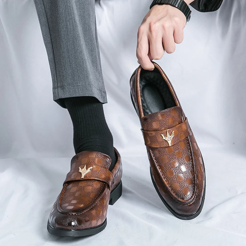 Stylish women's slip-on loafers featuring an elegant check-embossed pattern for daily comfort.