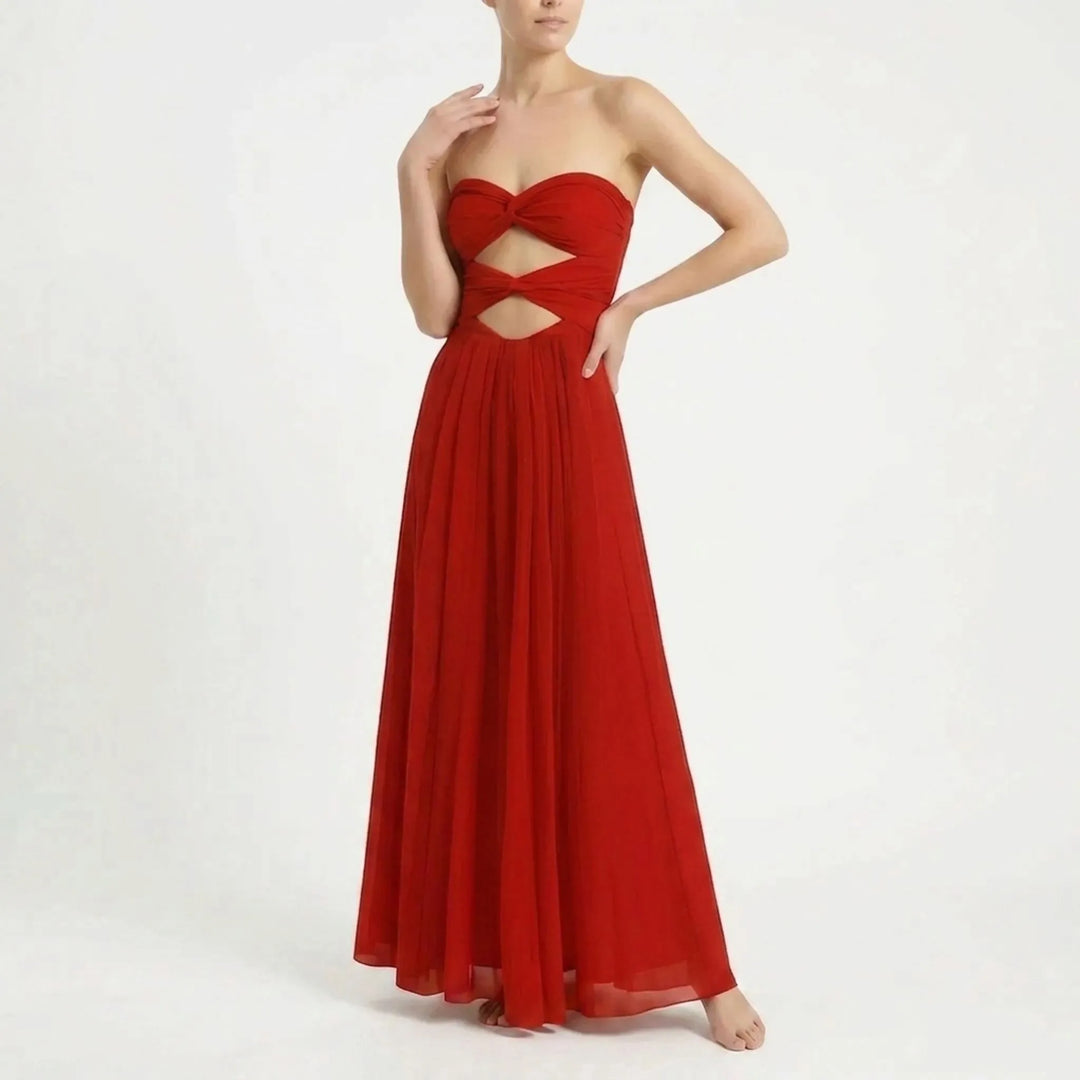 Summer vacation women's cutout swimsuit and flowing skirt, with beautiful gradient color.