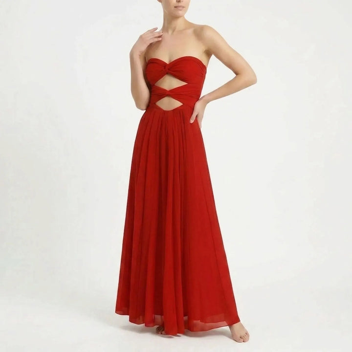 Summer vacation women's cutout swimsuit and flowing skirt, with beautiful gradient color.
