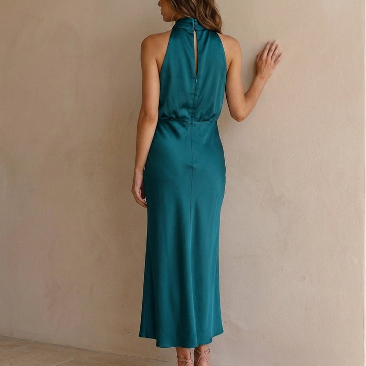 Chic women's formal dress: draped halter neck, blouson waist, midi length. Ideal for occasions.