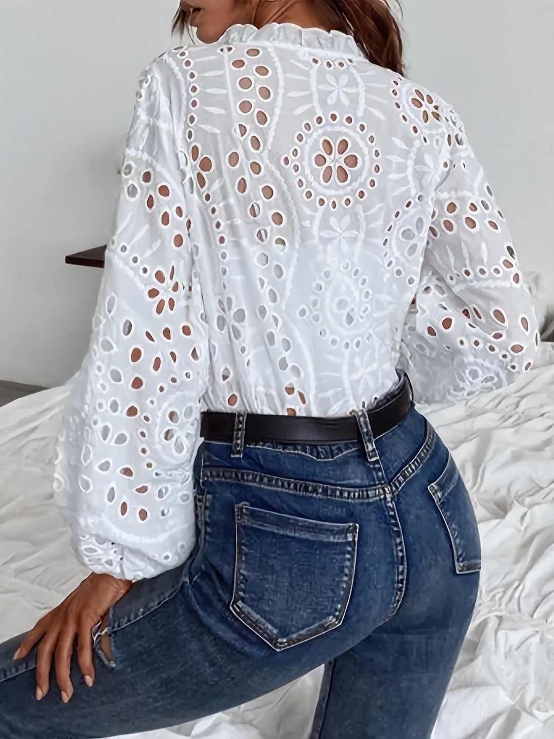 Versatile women's floral long-sleeve blouse. An elegant top suitable for formal, office, or casual fashion.