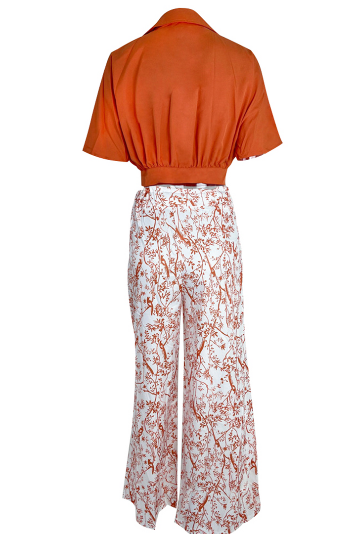 Women's elegant high-waist floral maxi skirt and crop top set. A versatile two-piece for spring/summer.