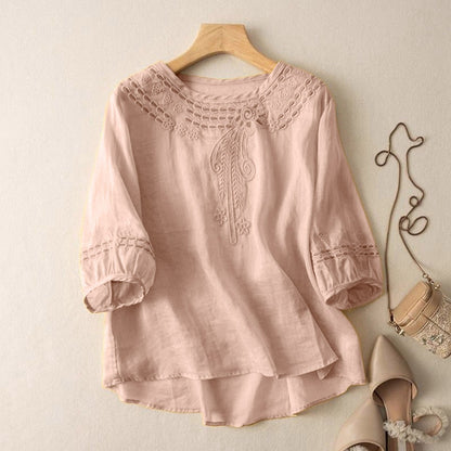 Elegant women's floral blouse, relaxed fit, perfect for casual chic spring and summer fashion.