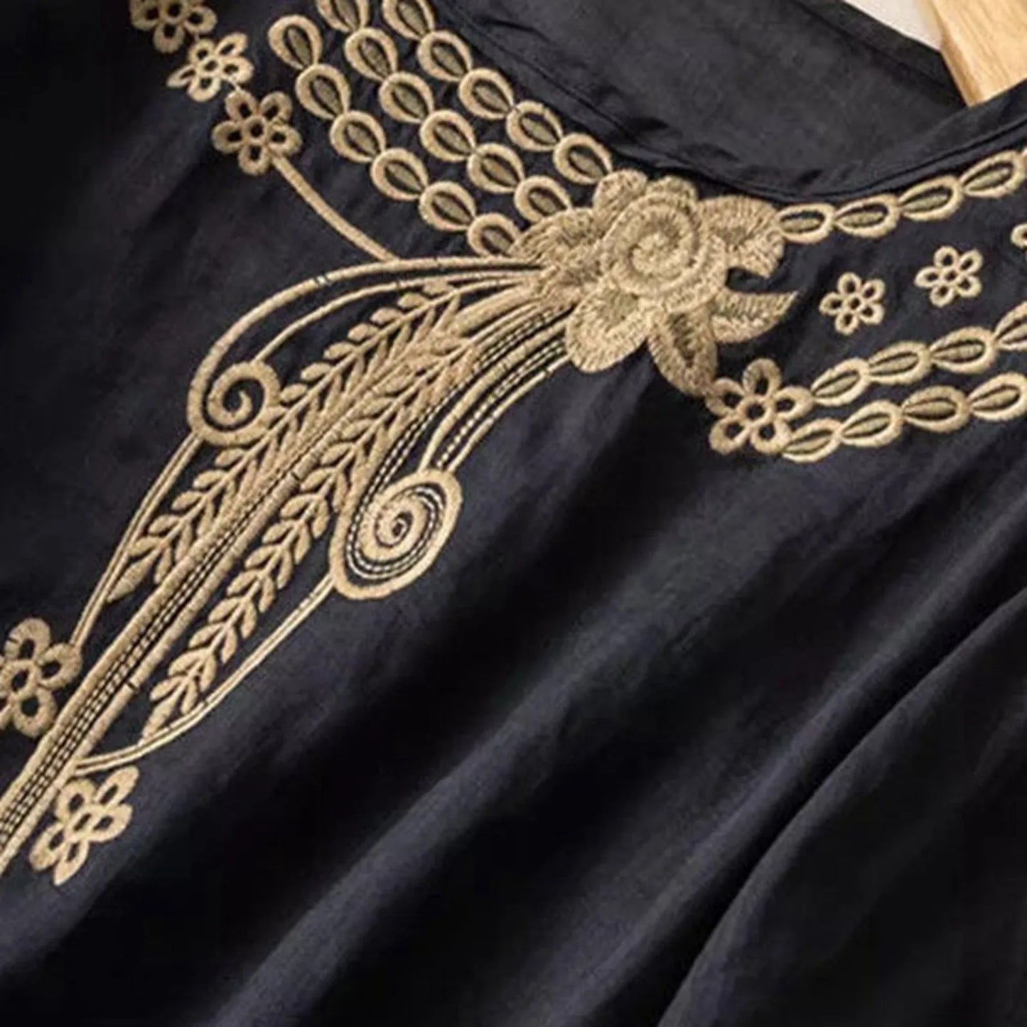Versatile women's floral top, elegant embroidered blouse in a relaxed fit for chic casual wear.