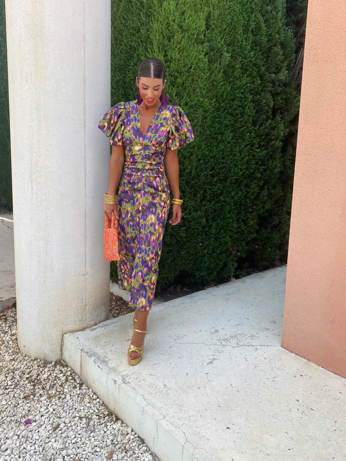 Elegant women's floral print summer dress, featuring a flattering V-neck and comfortable design.