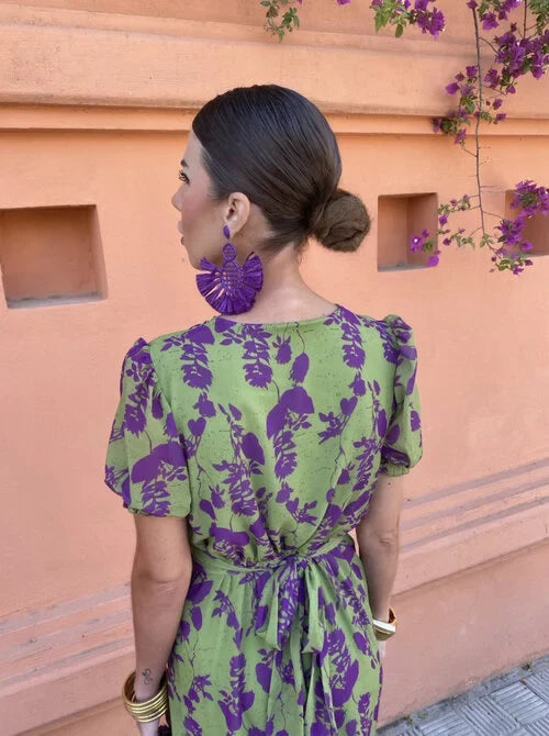 Women's comfortable floral summer dress with elegant V-neck and vibrant print, great for everyday.